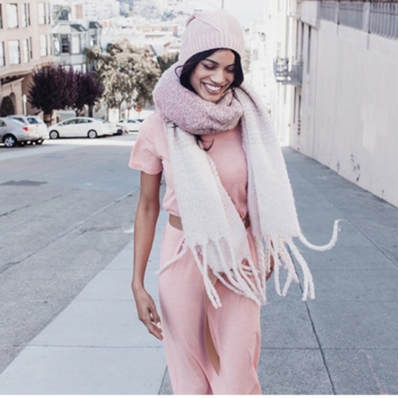 Wrap/scarf - Picture 2 of 4